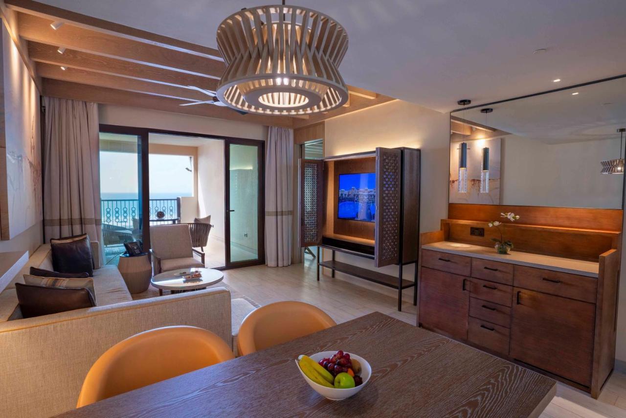 Saadiyat Rotana Resort And Villas Abu Dhabi Esterno foto A suite at the Hilton Tel Aviv