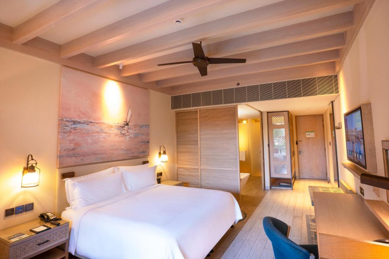 Saadiyat Rotana Resort And Villas Abu Dhabi Esterno foto Deluxe Room