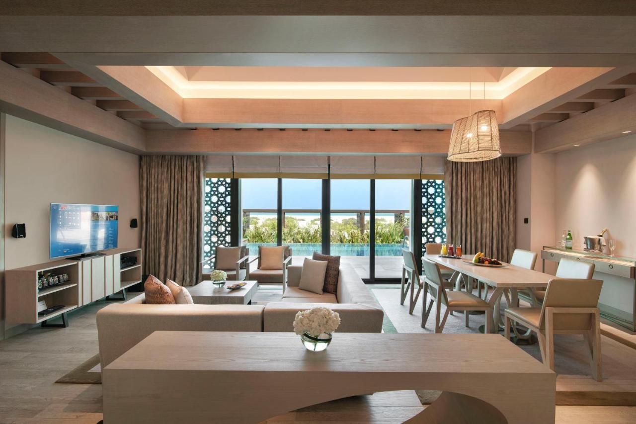 Saadiyat Rotana Resort And Villas Abu Dhabi Esterno foto A living room at the hotel