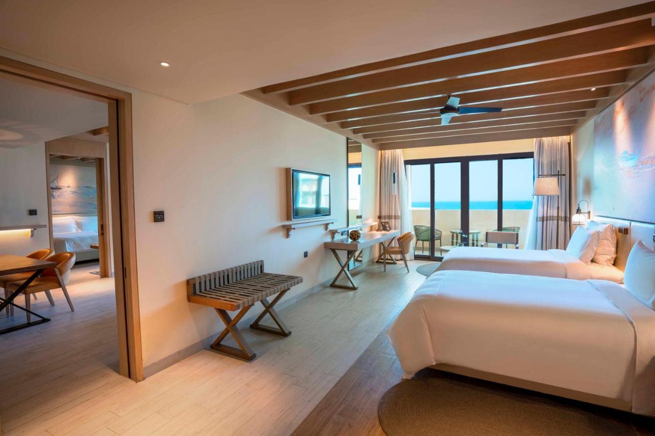 Saadiyat Rotana Resort And Villas Abu Dhabi Esterno foto A guest room at the hotel