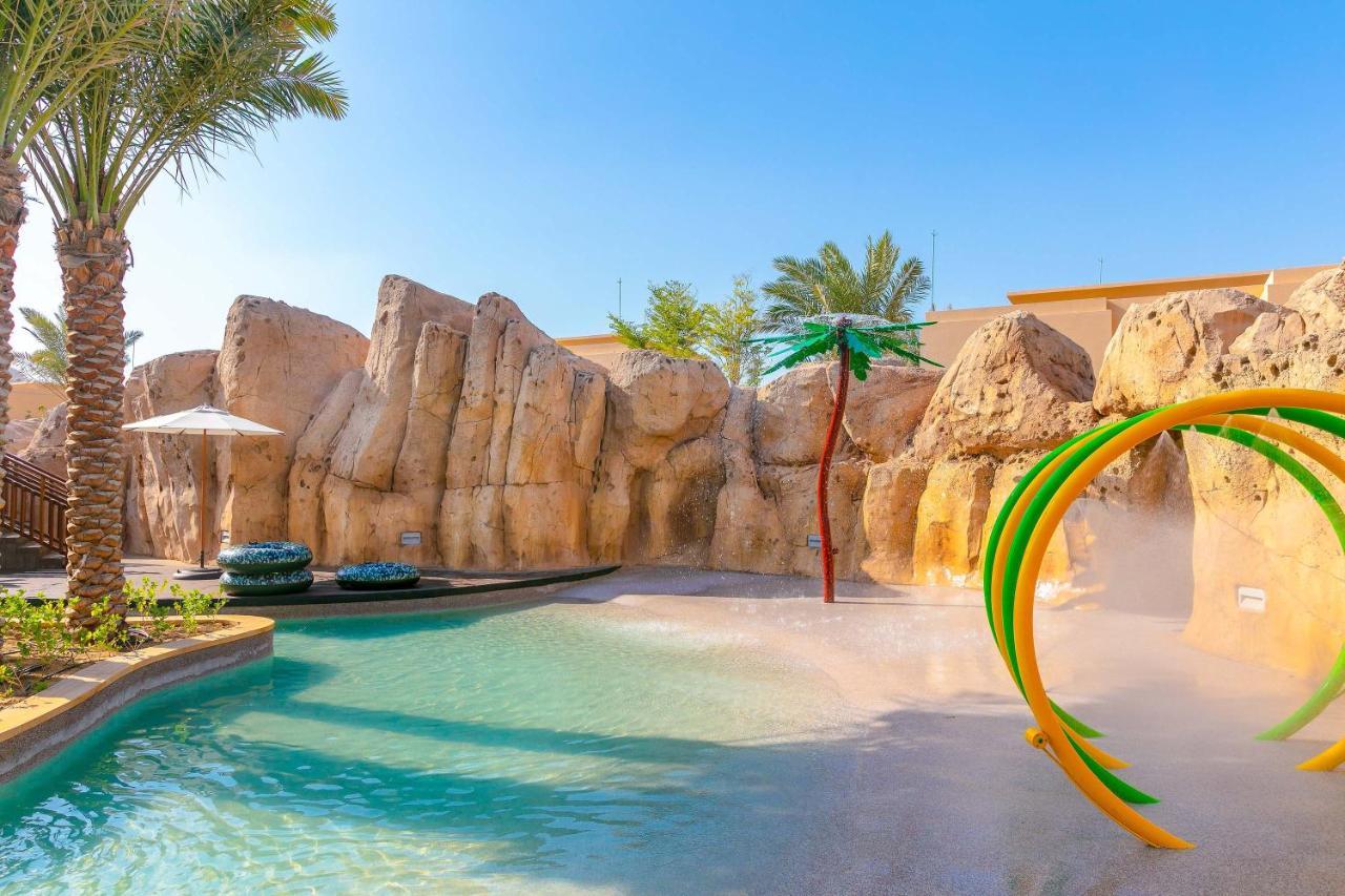 Saadiyat Rotana Resort And Villas Abu Dhabi Esterno foto The Wild Wadi Water Park