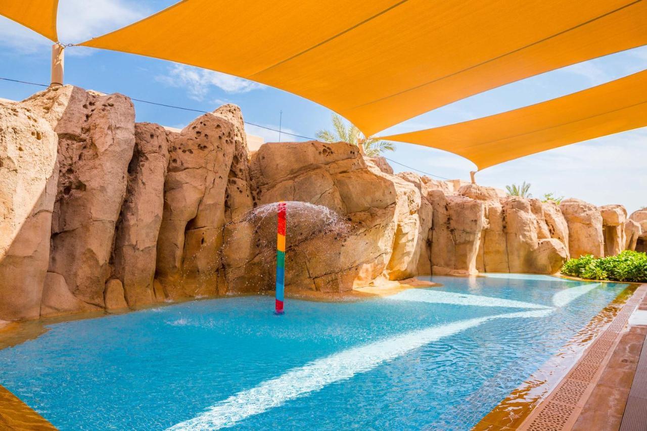 Saadiyat Rotana Resort And Villas Abu Dhabi Esterno foto The Atlantis Paradise Island water park