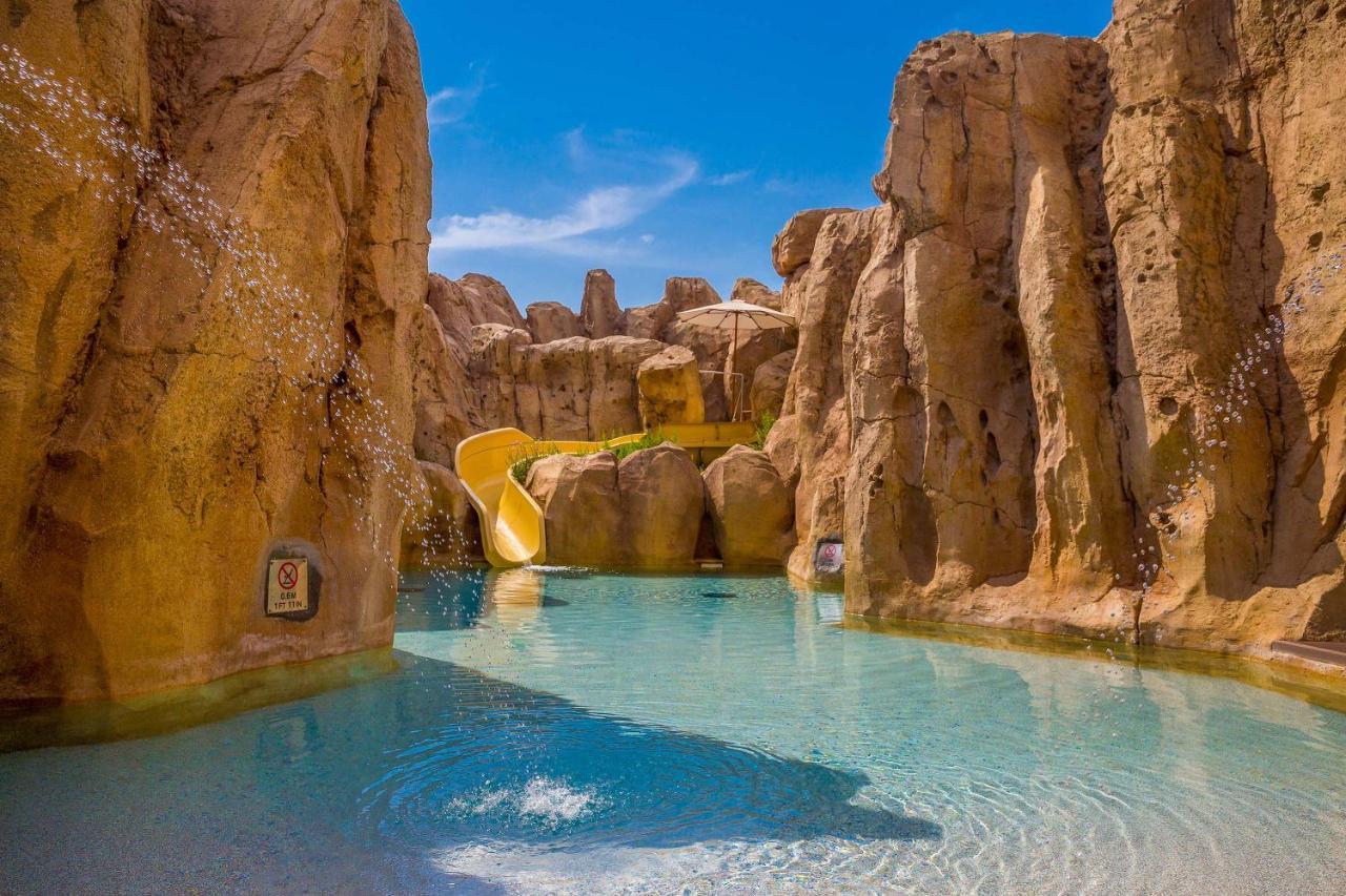 Saadiyat Rotana Resort And Villas Abu Dhabi Esterno foto The Canyon
