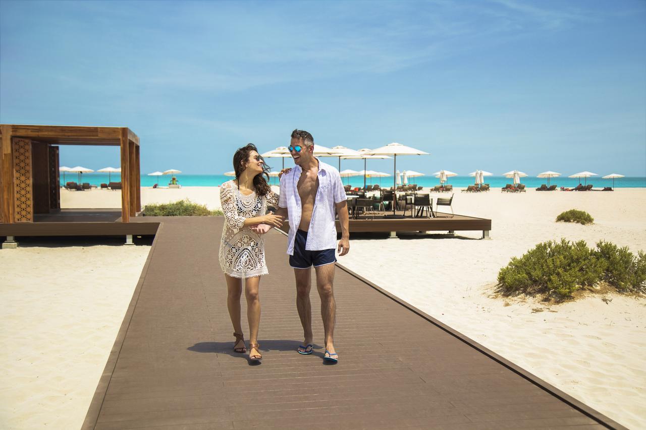 Saadiyat Rotana Resort And Villas Abu Dhabi Esterno foto Beach at the Hard Rock Hotel